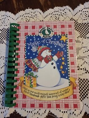 Gooseberry Patch Magic of Christmas Recipe Cookbook